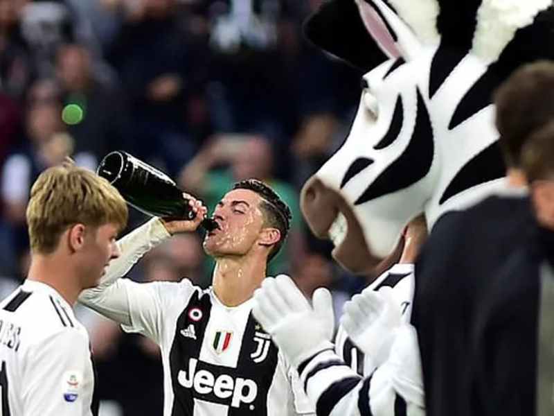 Fans react after pictures of Ronaldo drinking champagne following title win appear on internet