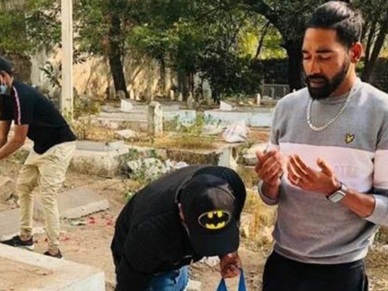 Indian pacer Mohammed Siraj paying homage to his father.