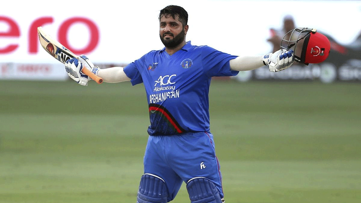 Mohammad Shahzad caught smoking on the ground Crictoday