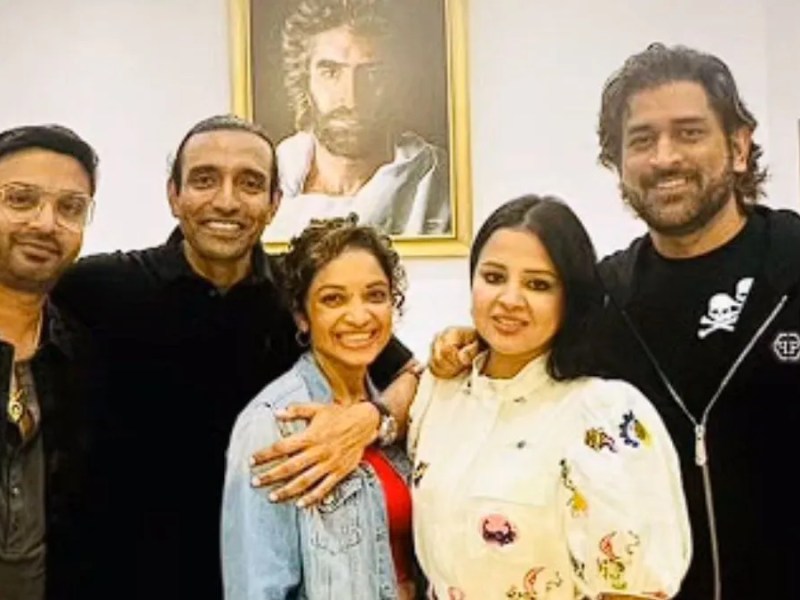 MS Dhoni, Sakshi enjoy a night out at Robin Uthappa’s residence
